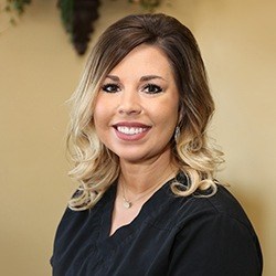 Headshot of Amanda dental hygienists